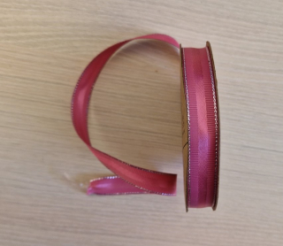 Stuha saténRyps+strieborný okraj 1,5cm/9m tm.ružov